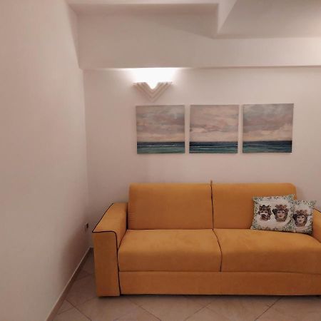 Villa Costanza Casa Vacanze 阿沃拉 外观 照片