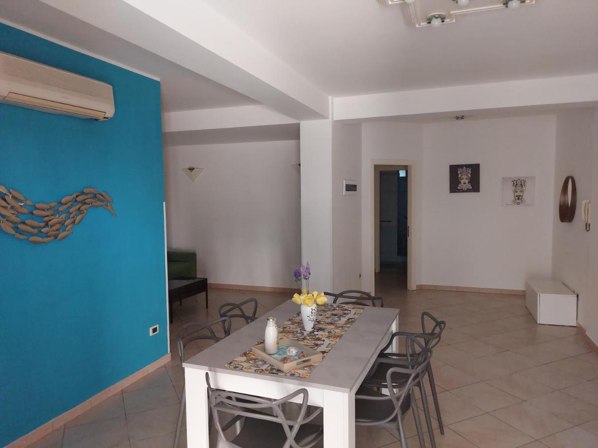 Villa Costanza Casa Vacanze 阿沃拉 外观 照片